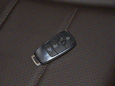 2021�� GLC 260 L 4MATIC ������