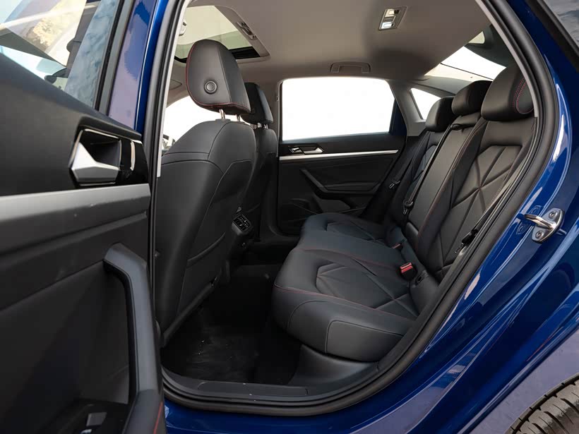 2023款朗逸配置安全宽敞后排空间