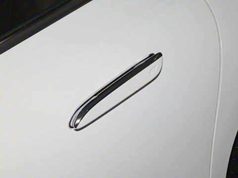 2025�� �Ŀ� E 300 L ������