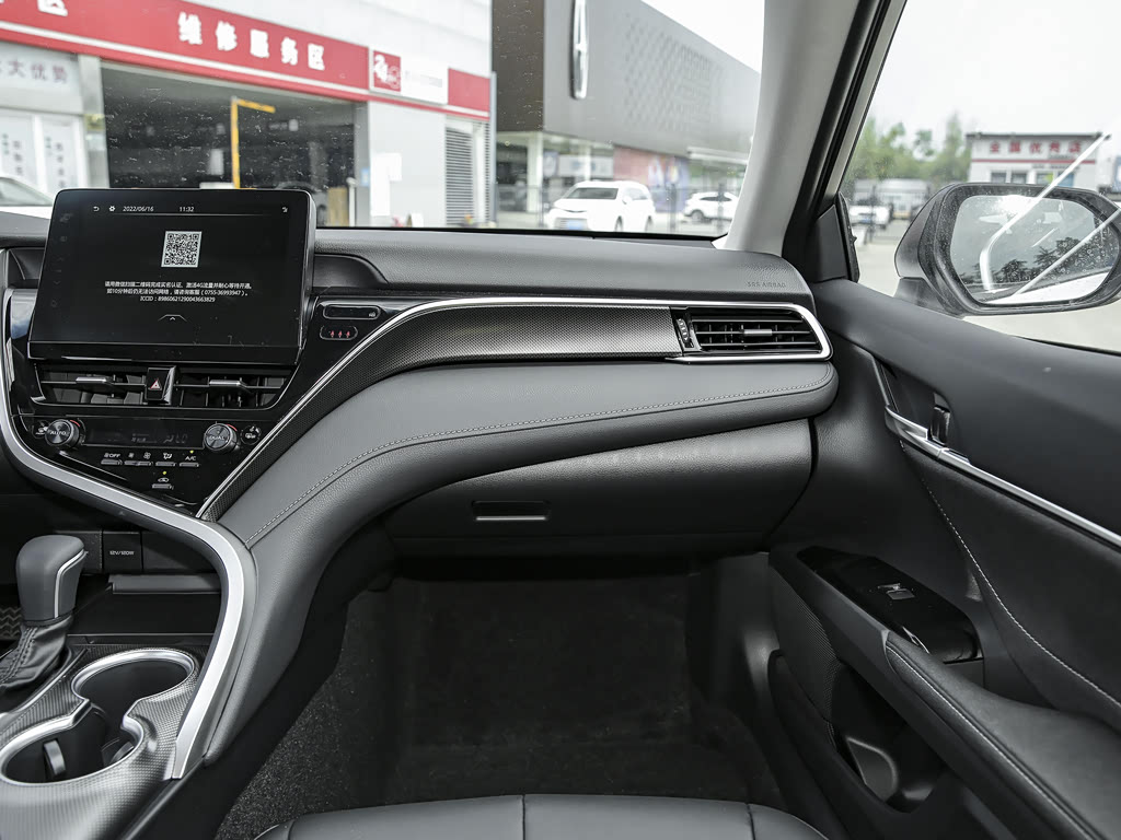 Toyota Camry VIII (XV70) Рестайлинг, Седан: фото поколения