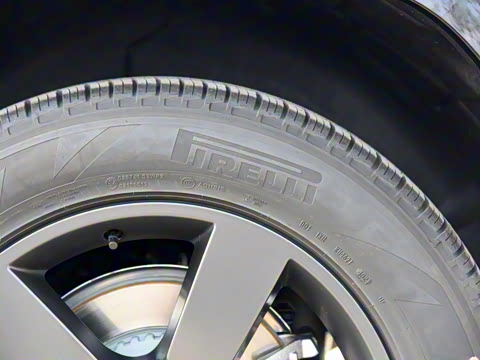 2023�� 110 3.0T P400 X-DYNAMIC HSE