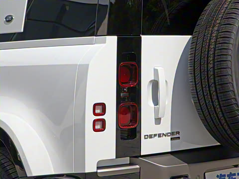 2023�� 110 3.0T P400 X-DYNAMIC HSE