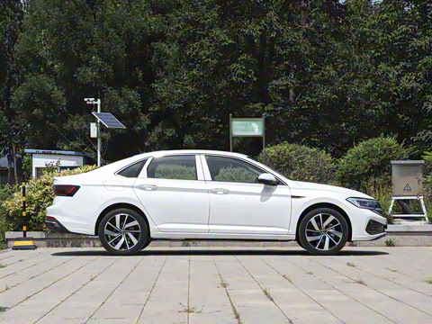 2025�� �Ŀ�� 300TSI DSG׿Խ��