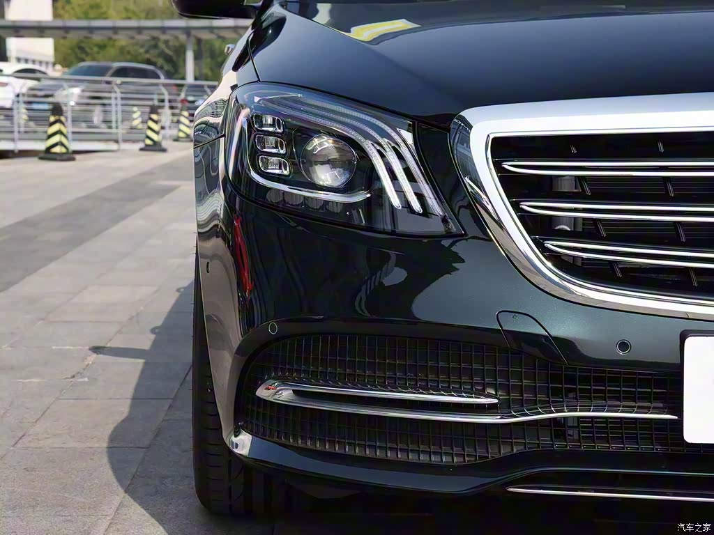 >汽车图片>奔驰>奔驰s级>2019款s320l臻藏版> 外观 (7张) 细节 (73张)