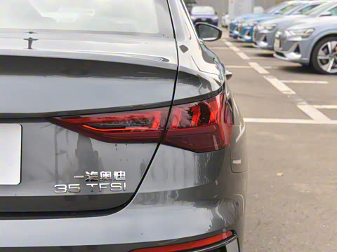 2022�� A3L Limousine 35 TFSI �����˶���