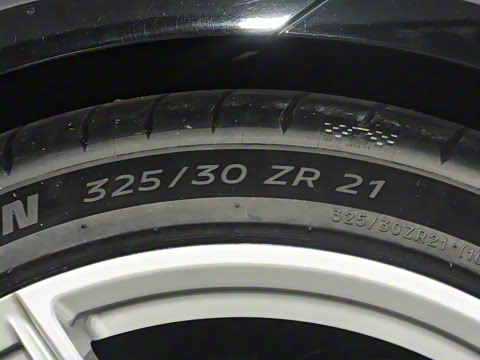 2025�� 4.0T V8 Coupe