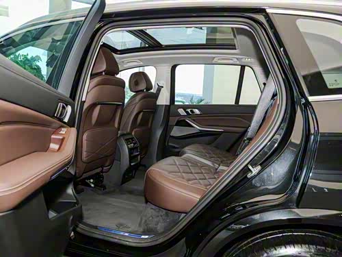 【图】宝马x5 2022款 xdrive 30li 尊享型m运动套装报价_图片_宝马