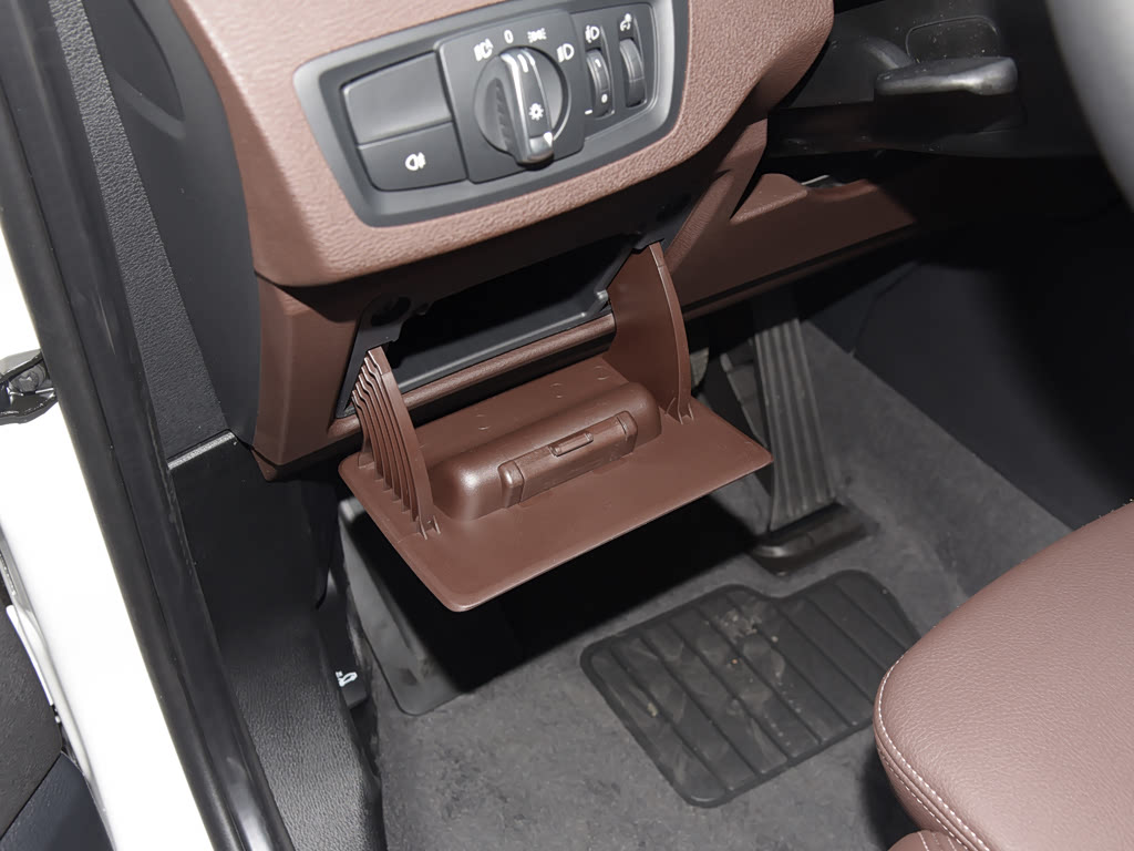 BMW X1 II (F48) Рестайлинг, Внедорожник 5 дв. Long: фото поколения