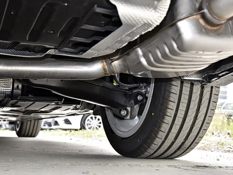 2022�� �Ŀ�� E 300 L �˶�������