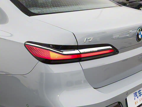 2023�� xDrive60L M�˶���װ