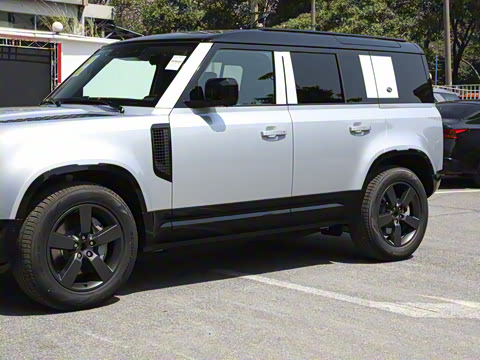 2023�� 110 3.0T P400 X-DYNAMIC HSE