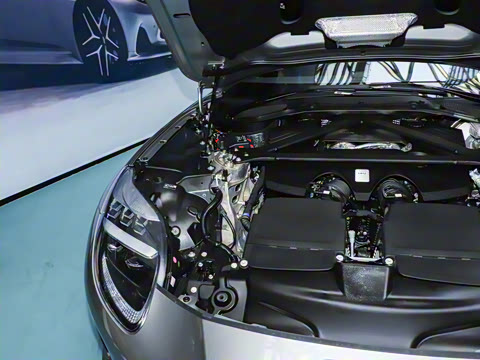 2025�� 4.0T V8 Coupe