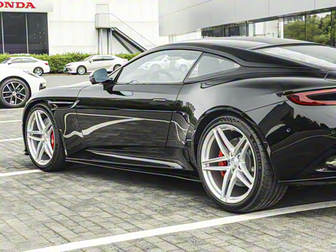 2025�� 4.0T V8 Coupe