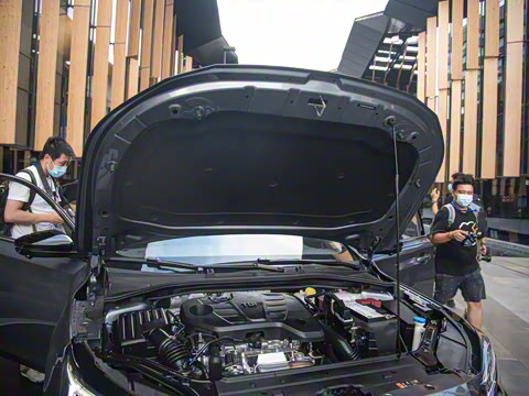 2020�� 300TGI �Զ�ˬ����Ļ�Ǽ�Supreme��