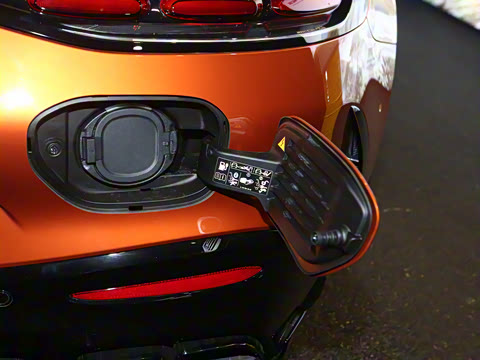 2025�� 63 S E Performance