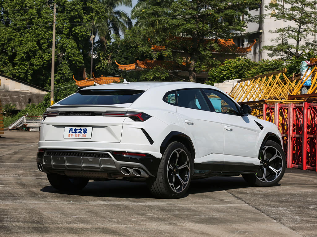 Lamborghini Urus I, Внедорожник 5 дв.: фото поколения