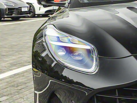 2025�� 4.0T V8 Coupe