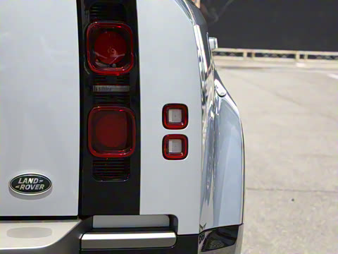 2023�� 110 3.0T P400 X-DYNAMIC HSE