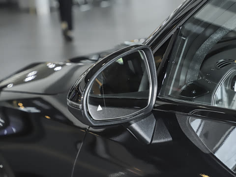 2025�� �Ŀ� GLC 300 4MATIC ����SUV