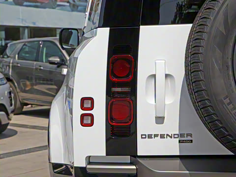 2023�� 110 3.0T P400 X-DYNAMIC HSE