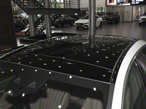 2025�� �Ŀ� E 300 L ������