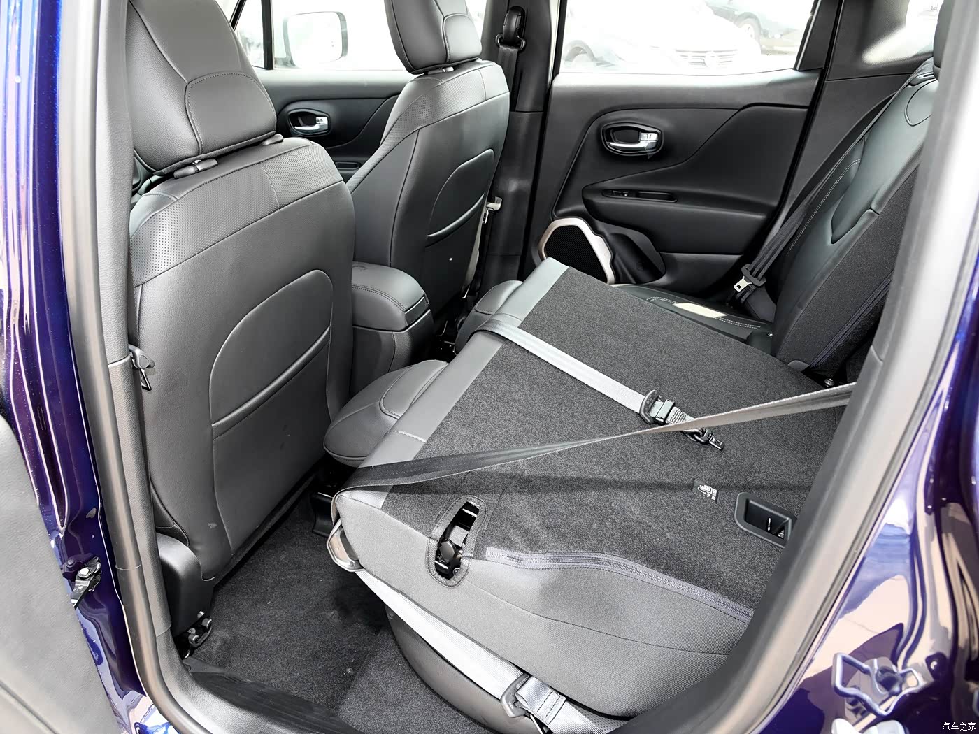 自由侠 2018款 互联大屏版 180ts 自动四驱全能版 4333597图片_jeep