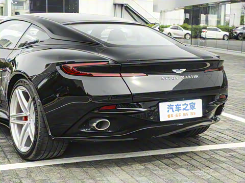 2025�� 4.0T V8 Coupe