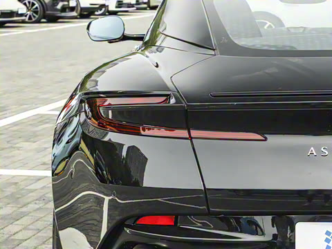 2025�� 4.0T V8 Coupe