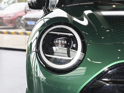 2025�� JOHN COOPER WORKS