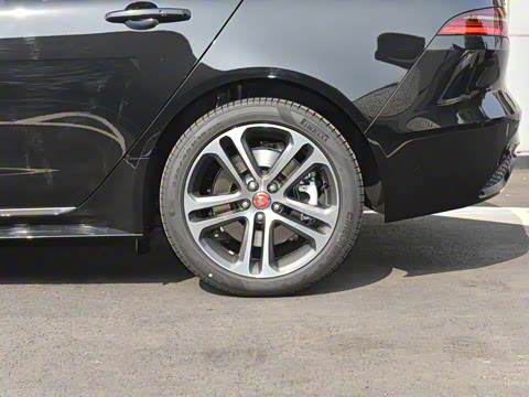 2023�� 2.0T 250PS R-DYNAMIC S��ȡ�˶���