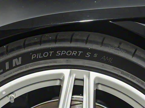 2025�� 4.0T V8 Coupe