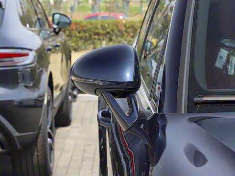 2022�� Macan 2.0T