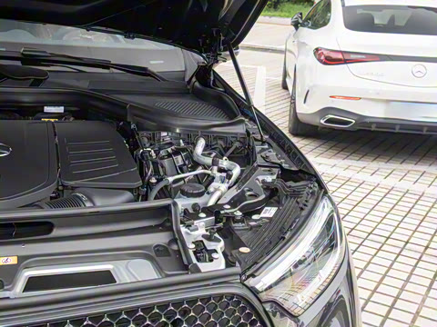 2025�� �Ŀ� GLC 260 4MATIC ����SUV