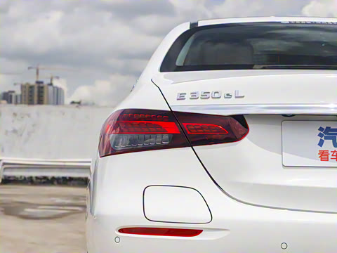 2022�� �Ŀ��� E 350 e L ���ʽ��϶����γ�