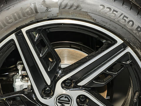 2025�� 1.5T 300 DCT������