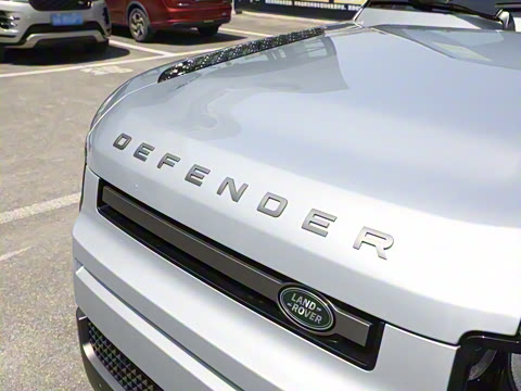 2023�� 110 3.0T P400 X-DYNAMIC HSE