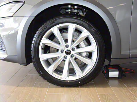 2023�� allroad quattro 55 TFSI ����ԽҰ��