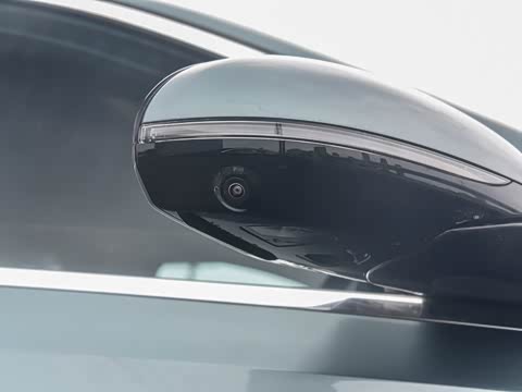 2025�� �Ŀ� E 300 L ʱ���˶���