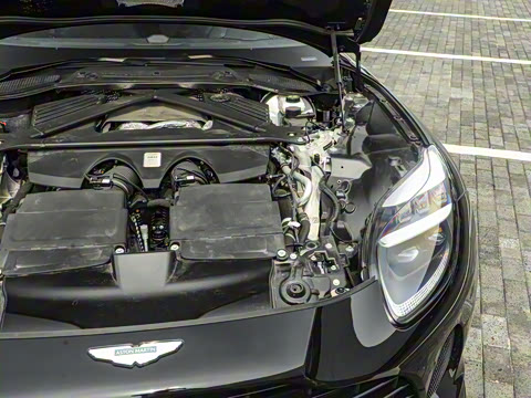 2025�� 4.0T V8 Coupe