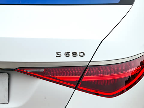 2025�� �Ŀ� S 680 4MATIC ��ҹ��