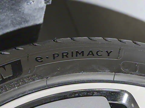 2025�� 75kWh Touring