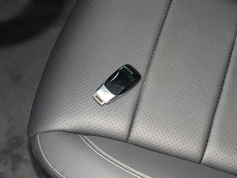 2022�� �Ŀ��� E 350 e L ���ʽ��϶����˶��γ�