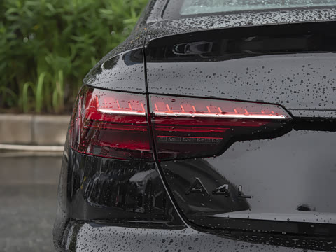 2025�� 200���������� 40 TFSI ���������� B&O ��ҹ��