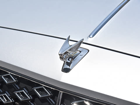 2026�� 4.0T V8 Mulliner