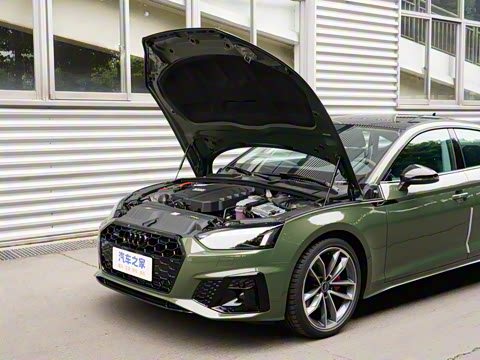 2025�� Sportback ��ذ� 40 TFSI quattro ����������