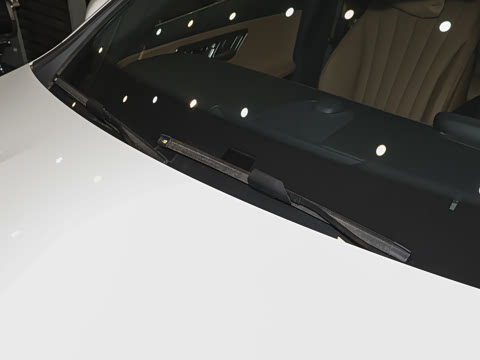 2025�� �Ŀ� E 300 L ������