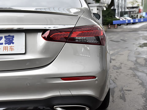 2021�� �Ŀ� E 300 �˶���