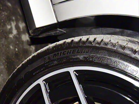 2021�� �Ŀ� E 300 �˶���