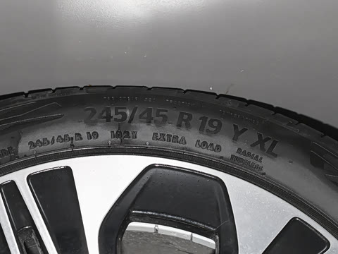 2025�� �Ŀ� E 300 L ������