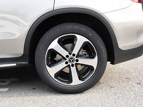 2019�� GLC 260 L 4MATIC ������